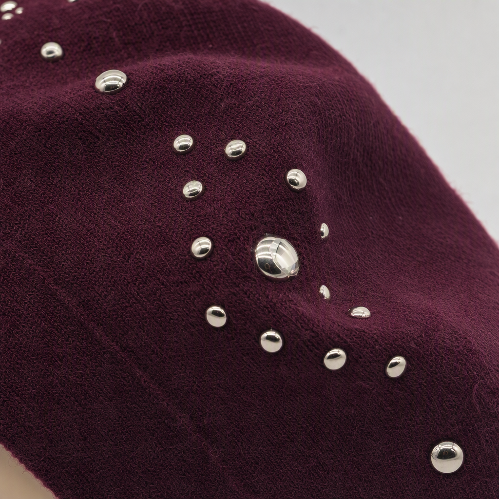 Fashionable knitted hats are versatile and warm for both men and women. Winter hats and headscarves are new trendy and casual styles for autumn and winter, available in multiple colors Specification image