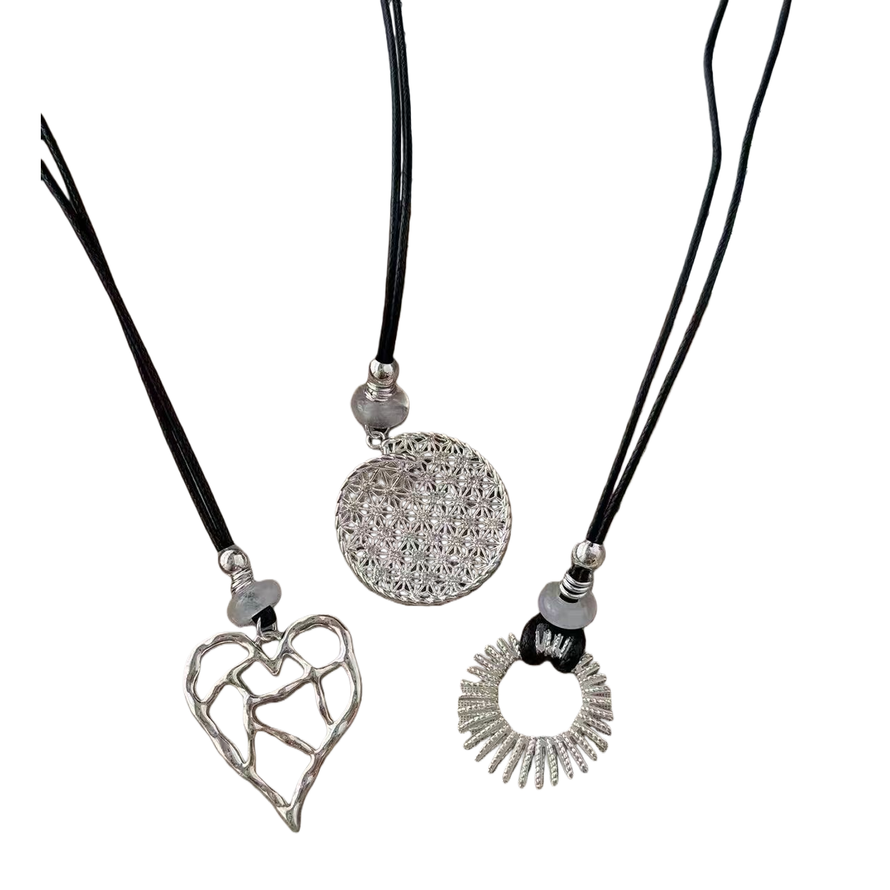 Silver heart-shaped hollowed-out pendant, honeycomb pattern circular radial ring necklace with black rope chain, fashionable and versatile accessory Item Picture