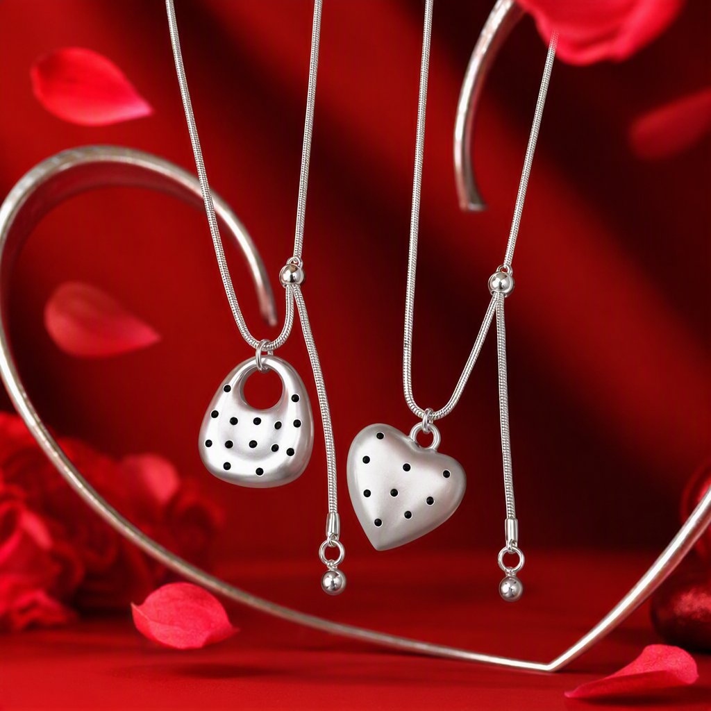 The silver snake bone chain necklace and heart-shaped water drop pendant are fashionable and versatile women's accessories. They are elegant, simple and trendy as gifts Specification image