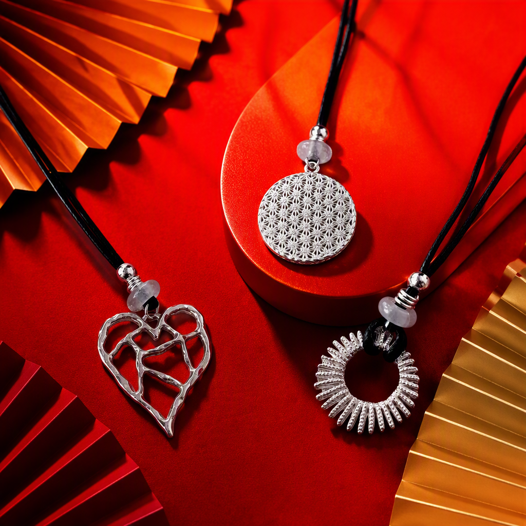 Silver heart-shaped hollowed-out pendant, honeycomb pattern circular radial ring necklace with black rope chain, fashionable and versatile accessory Specification image