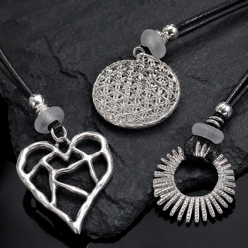 Silver heart-shaped hollowed-out pendant, honeycomb pattern circular radial ring necklace with black rope chain, fashionable and versatile accessory Application Scenario