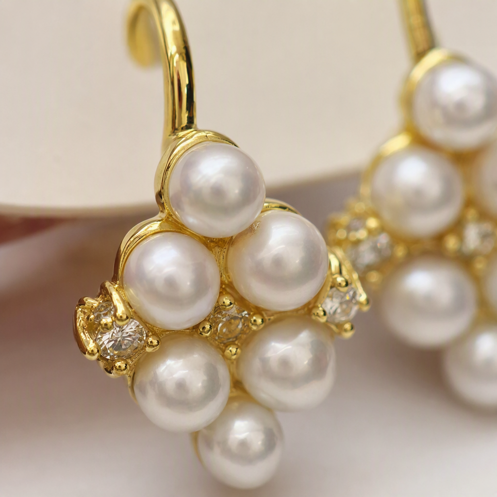 Elegant and refined, round pearl earrings, simple and fashionable earrings, versatile and trendy accessories for women Application Scenario