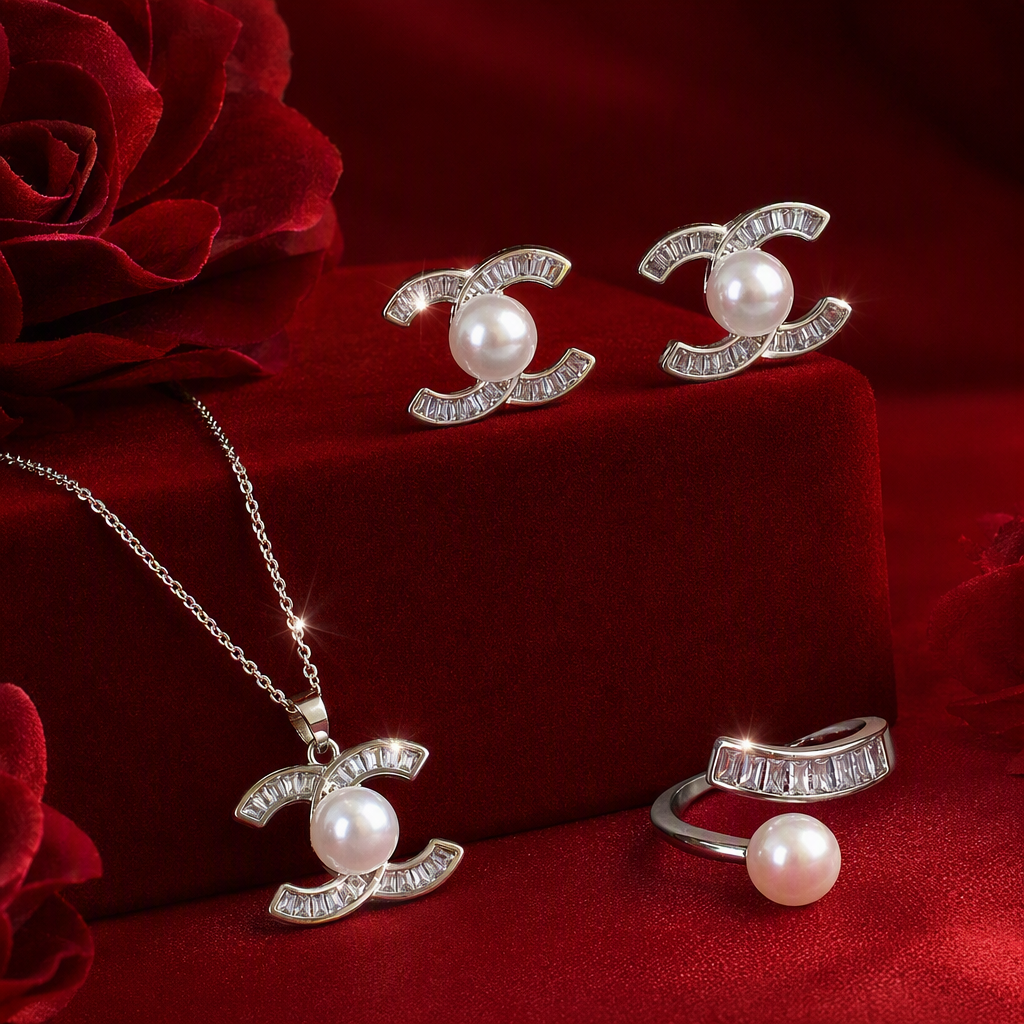 The silver CC logo pearl jewelry set is a fashionable, elegant and versatile gift for ladies Specification image