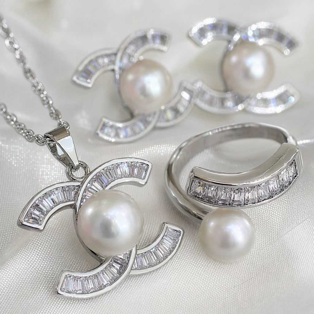 The silver CC logo pearl jewelry set is a fashionable, elegant and versatile gift for ladies Application Scenario
