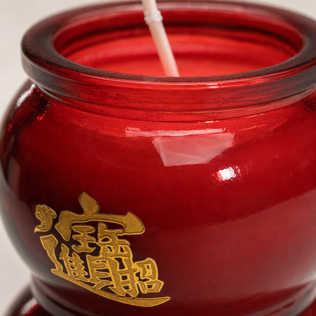 Creative red gourd-shaped candle jars for home decoration, romantic and warm gifts, collectible ornaments Application Scenario