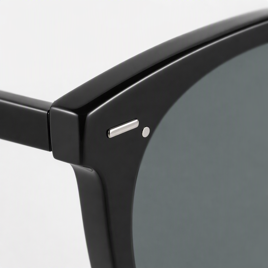 Fashionable polarized sunglasses for men, UV protection sunglasses, trendy driving, casual black polarized lenses, large frames for both men and women Application Scenario