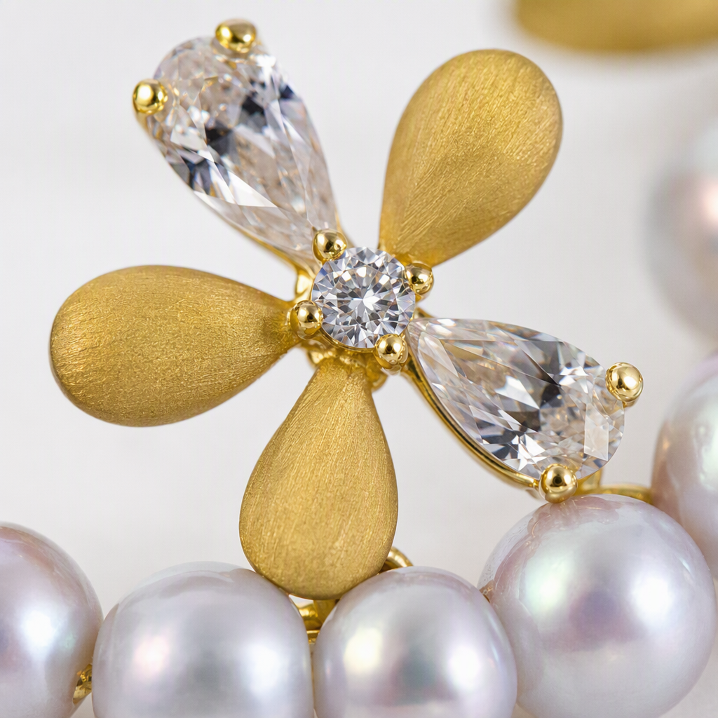 The black tray showcases pearl flower earrings, fashionable and elegant accessories, jewelry, ornaments and collectibles Application Scenario