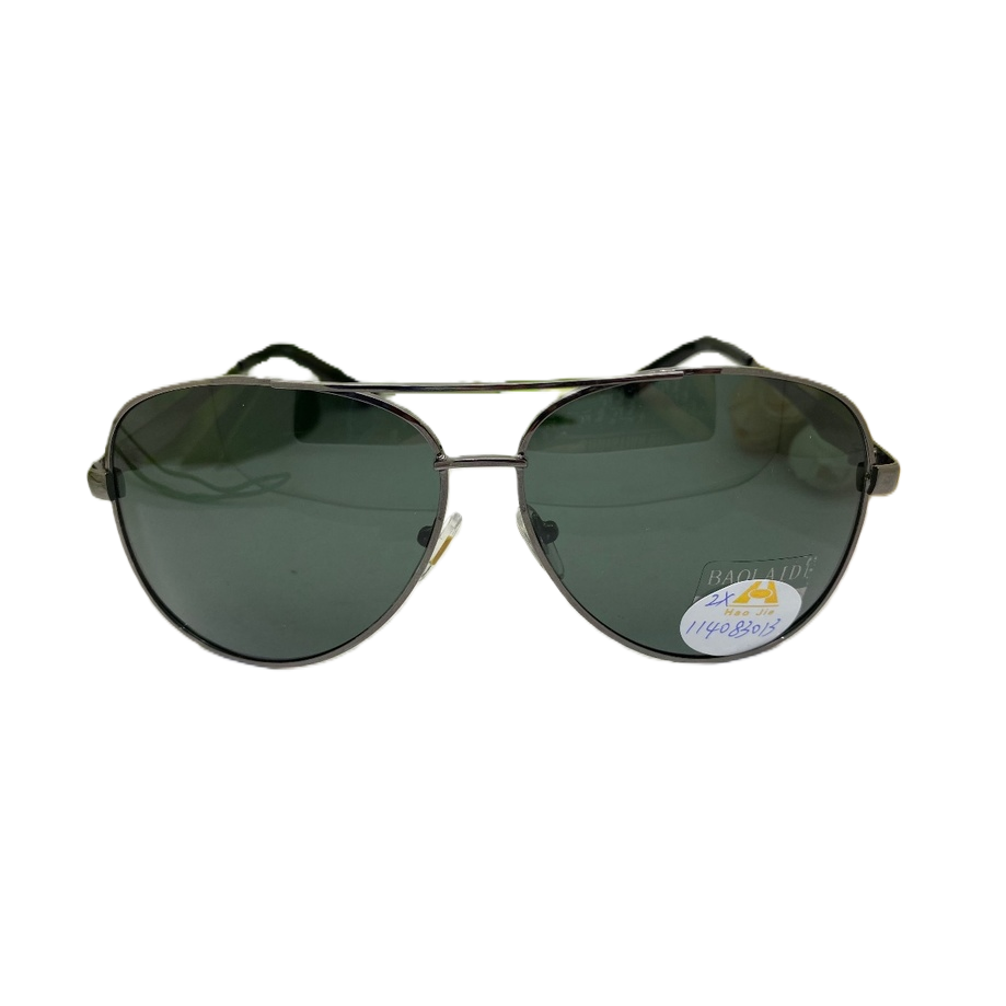 Fashionable polarized sunglasses for men drivers, UV-resistant black pilot style, trendy and casual Item Picture