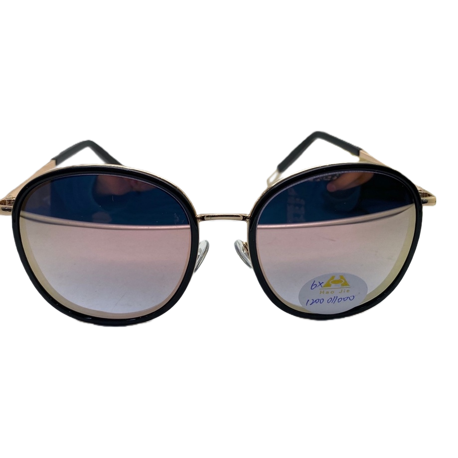 Fashionable polarized sunglasses with golden temples and gradient black frames for both men and women, trendy accessories Item Picture