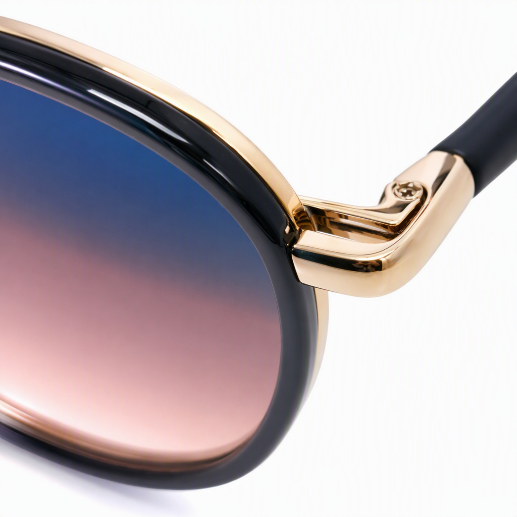 Fashionable polarized sunglasses with golden temples and gradient black frames for both men and women, trendy accessories Application Scenario