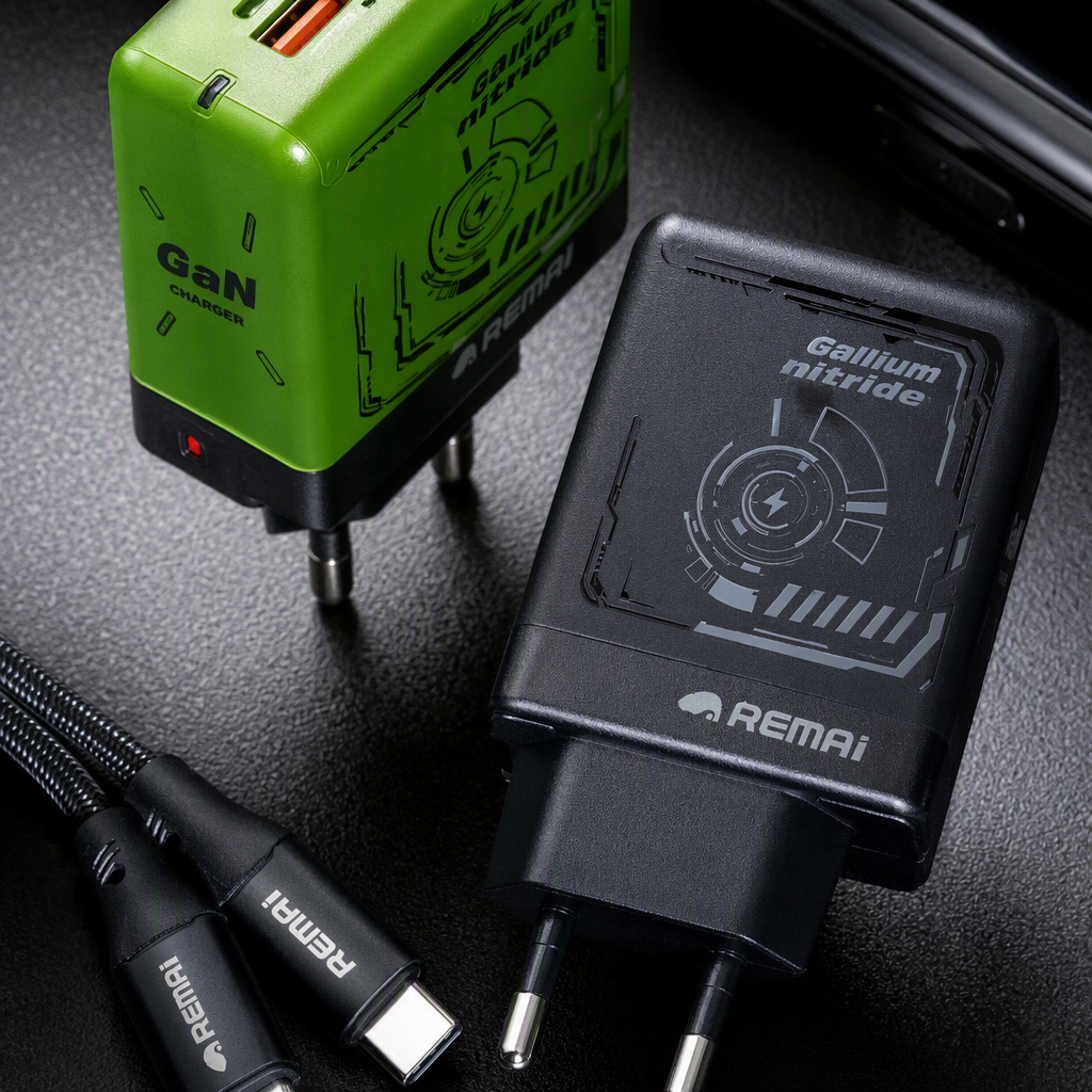 The multi-color charger packaging box is a simple and portable storage box in green and black, suitable for multiple electronic devices Application Scenario