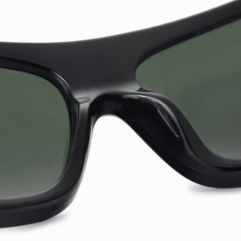 Fashionable polarized sunglasses for men, UV protection sunglasses for driving, trendy and versatile black style Application Scenario