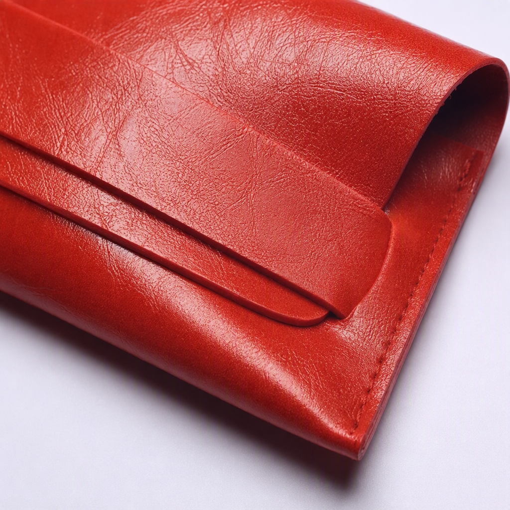 High-end red leather glasses storage box, fashionable and portable pressure-resistant protective case, men's and women's gift items Application Scenario
