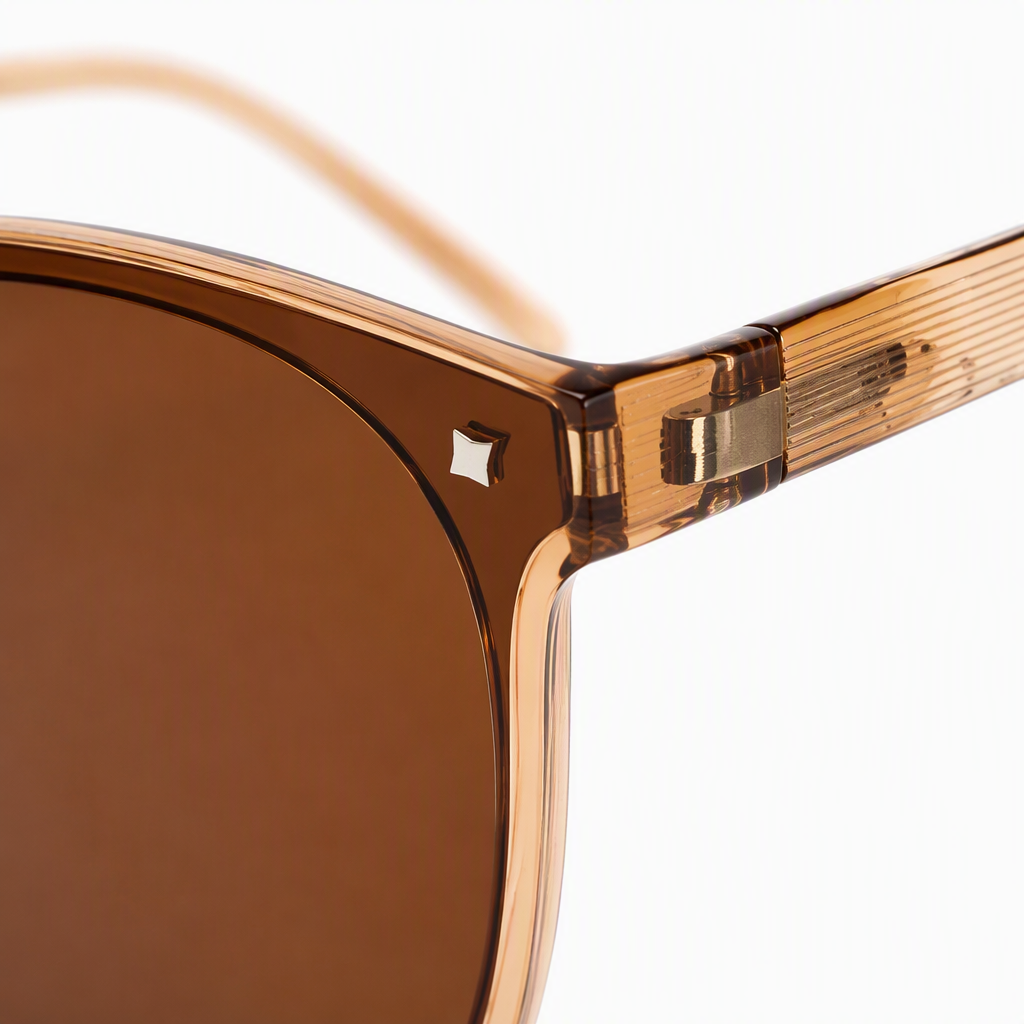 Fashionable and versatile brown gradient frame sunglasses with UV protection and polarized light, trendy styles for both men and women Application Scenario