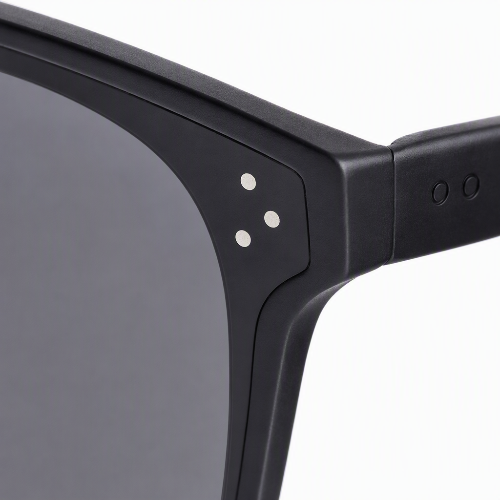 Fashionable polarized sunglasses for men, UV protection sunglasses for driving, outdoor and casual black trendy style Application Scenario