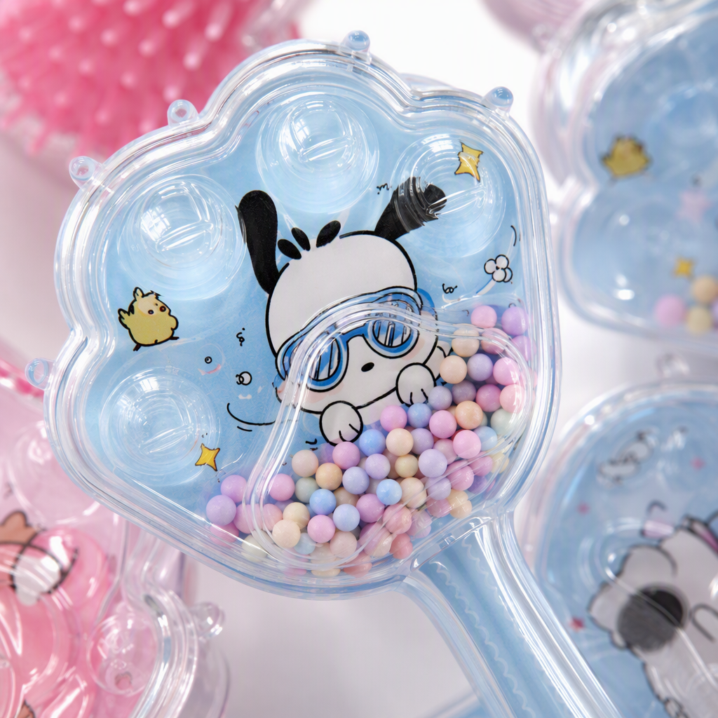 Fun cartoon-shaped colorful comb, children's cute hair comb, portable hair accessory organizing tool Application Scenario