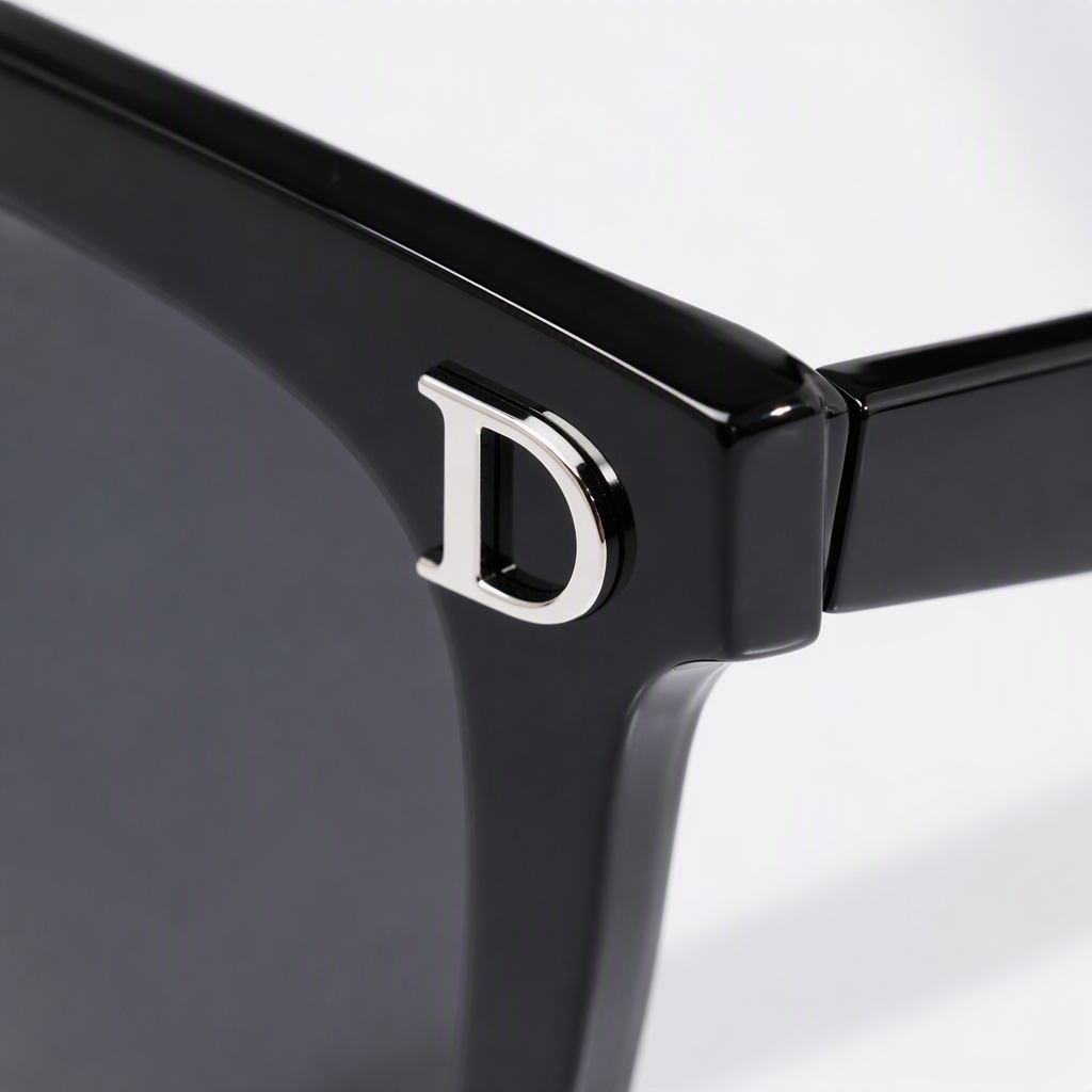 Fashionable polarized sunglasses for men, UV protection sunglasses, trendy driving sunglasses, black style, suitable for both men and women Application Scenario