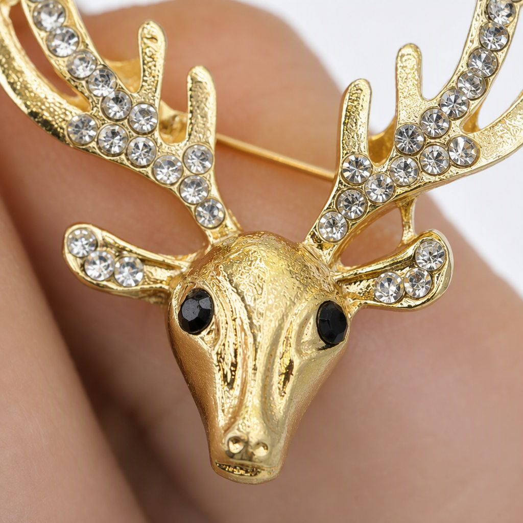Golden deer-shaped brooch, a fashionable and simple metal accessory, is elegant and versatile, and can be collected as a gift Application Scenario
