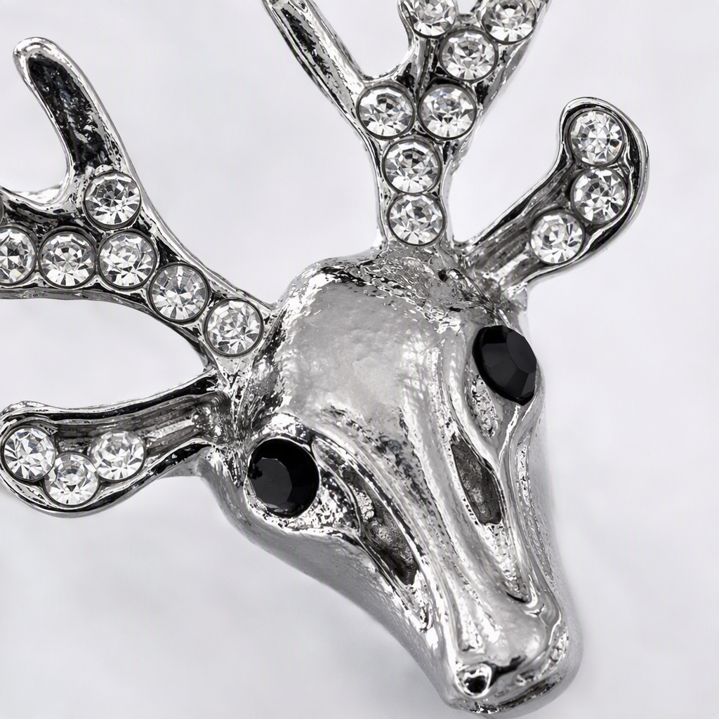 Silver diamond-encrusted antler-shaped fashionable accessory, simple and versatile, personalized and trendy accessory gift Application Scenario