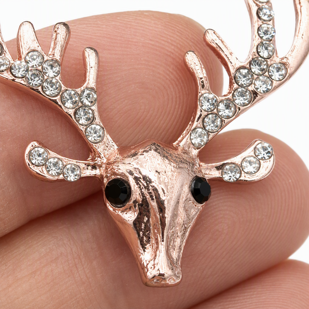 Fashionable rose gold deer-shaped diamond-encrusted brooch, elegant and unique ladies' accessory gift Application Scenario
