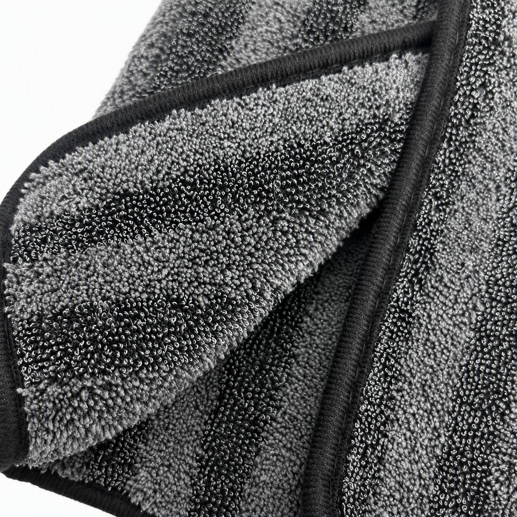 Fashionable grey striped absorbent towel, soft and comfortable home bath towel, portable and multi-purpose travel style Application Scenario