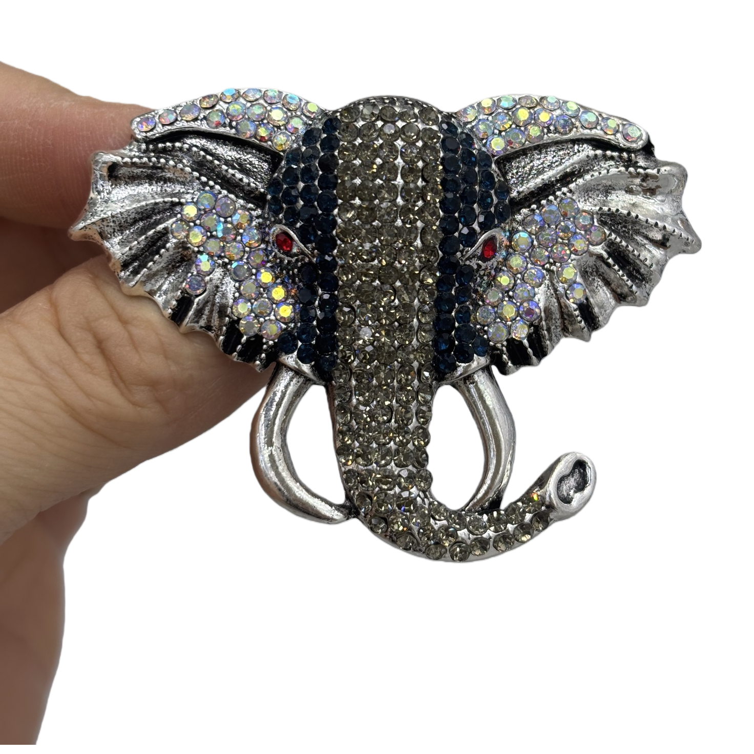 A silver diamond-encrusted elephant-shaped brooch is a fashionable, versatile and unique ladies' accessory and gift collection Item Picture