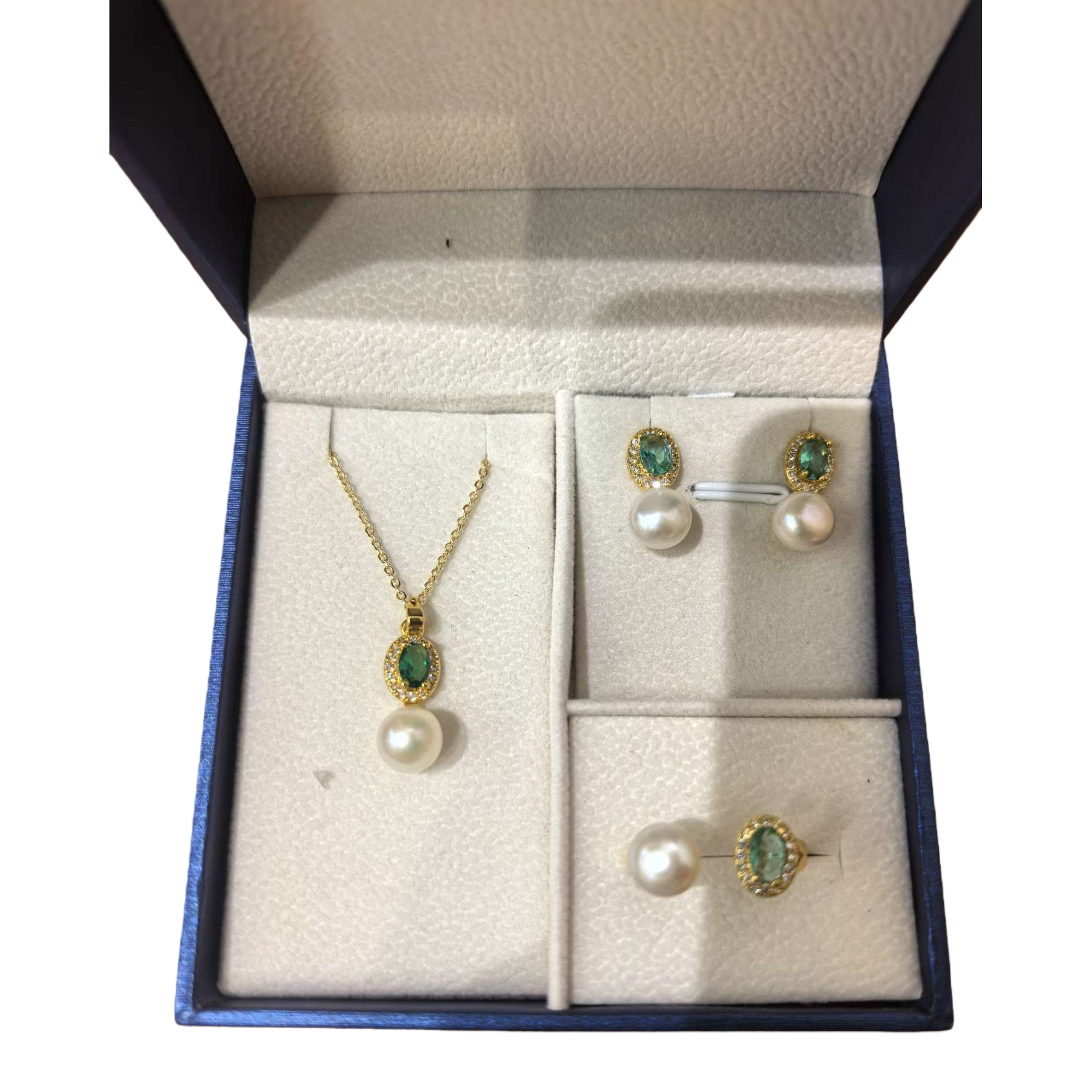 Golden pearl and emerald jewelry set, a fashionable and elegant ladies' accessory gift box, a classic gift Item Picture