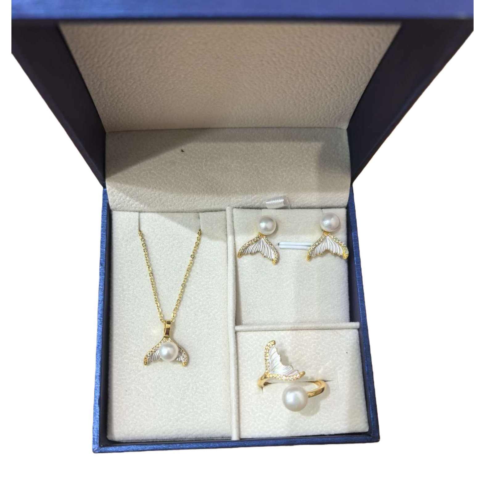 The blue gift box pearl whale tail-shaped jewelry set, necklace, stud earrings and ring are exquisite and fashionable gifts Item Picture