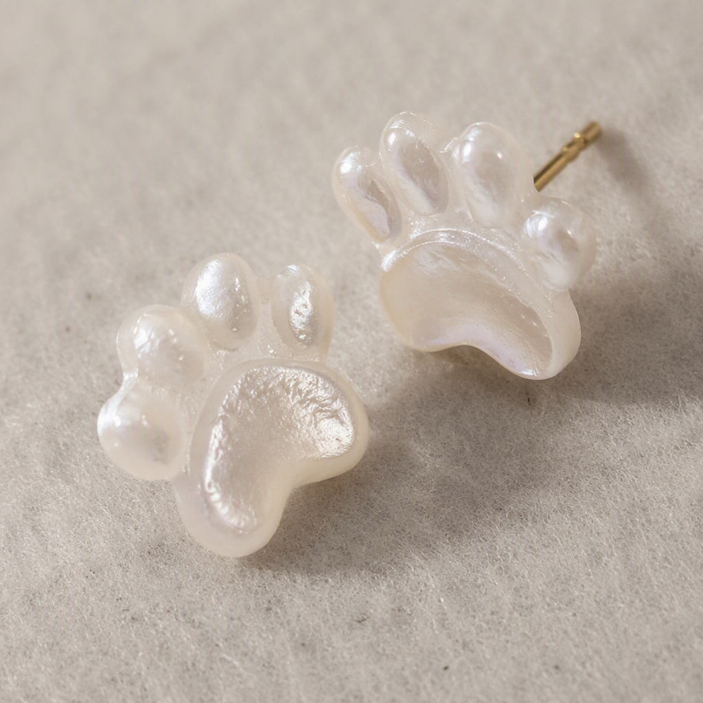 Cute animal paw print white stud earrings, simple Korean style personalized earrings, versatile earrings for girls' temperament Application Scenario