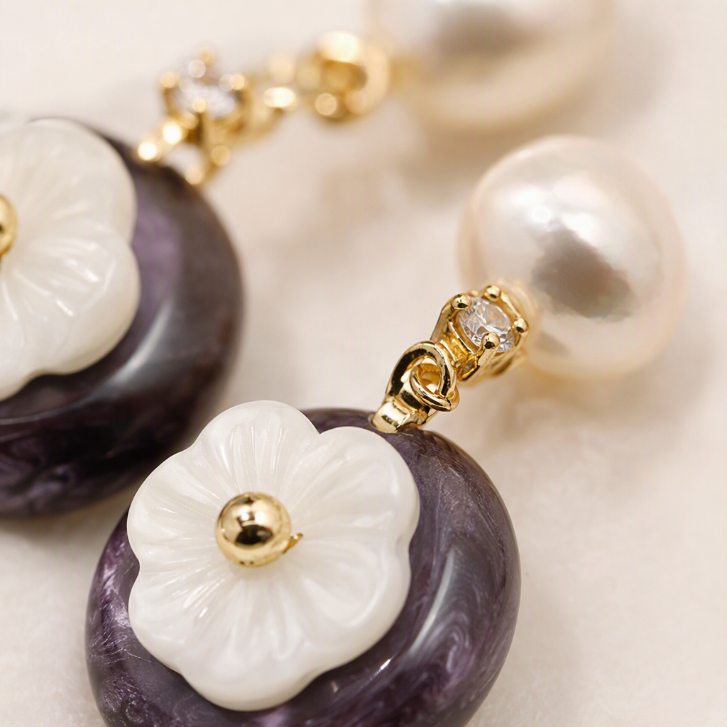 The purple and white flower pearl earrings in the white jewelry box are fashionable, elegant and versatile, making them an excellent gift Application Scenario