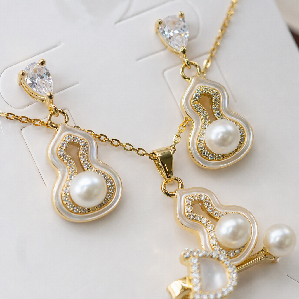 DANTAO peach jewelry, golden gourd-shaped necklace, earrings and hairpin set, elegant accessories set with pearl and crystal Application Scenario