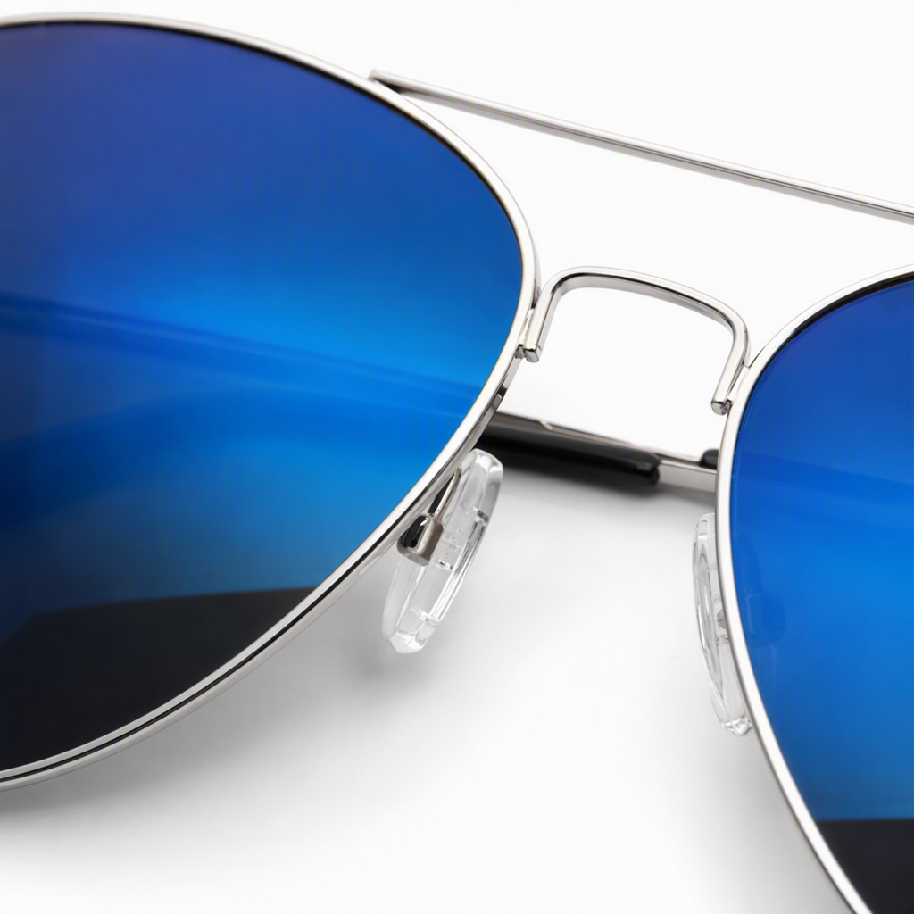 Fashionable blue reflective lens pilot sunglasses, polarized sunglasses for men, trendy driving UV protection sunglasses Application Scenario
