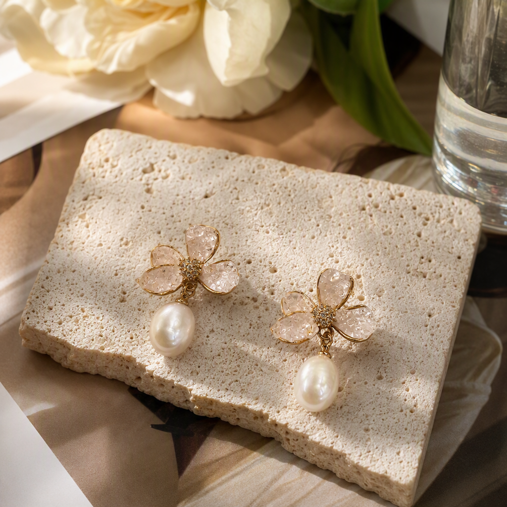The flower-designed pearl earrings in the white jewelry box are elegant, fashionable and versatile accessories details Picture