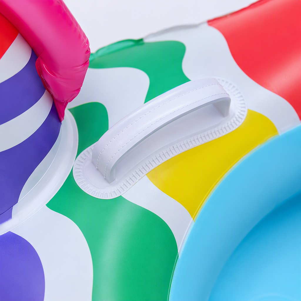Cartoon unicorn-shaped colorful inflatable swimming rings, children's waterproof and anti-slip safety float rings, summer water play products Application Scenario