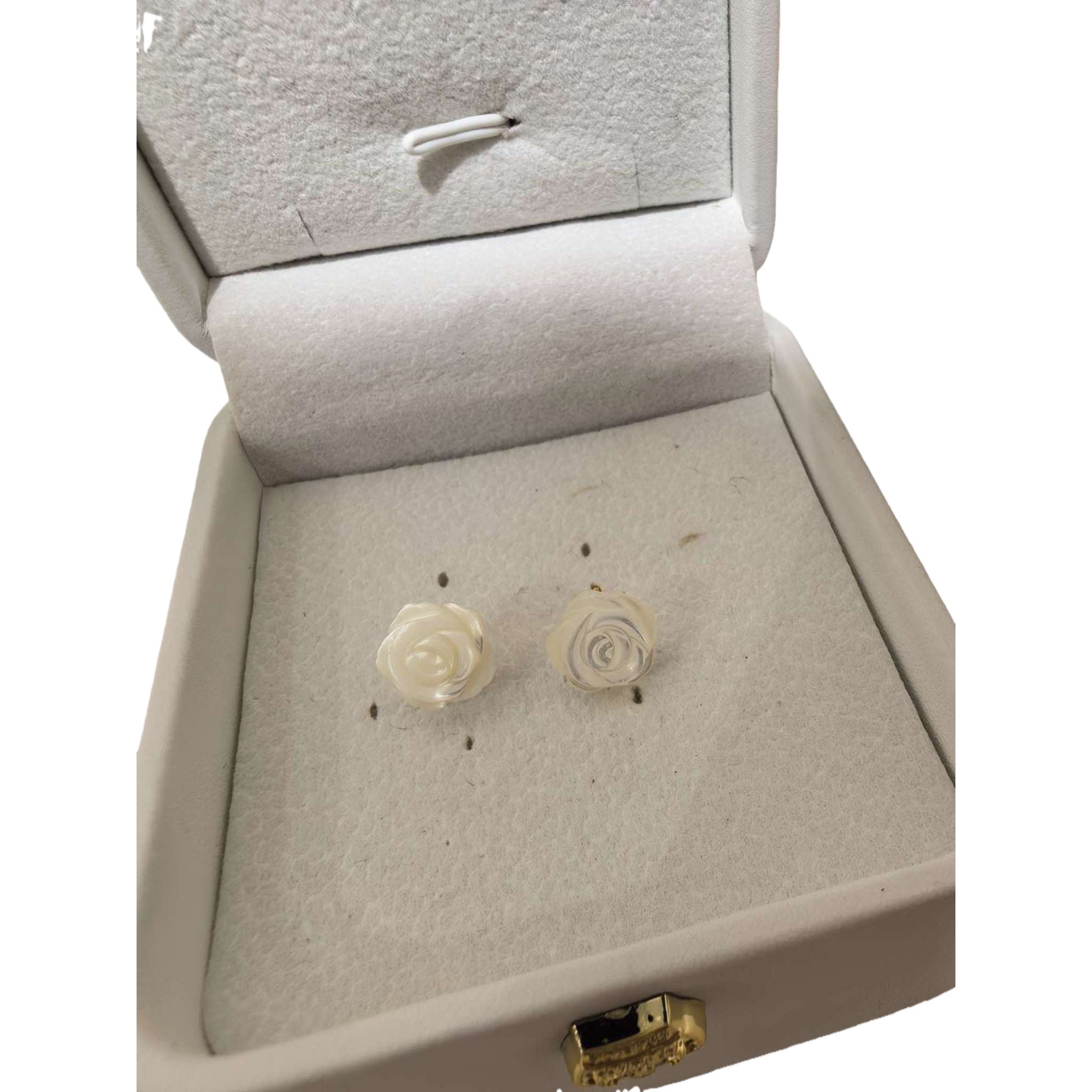 The white rose stud earrings exude a simple, luxurious and versatile style. They are trendy earrings and accessories for girls Item Picture