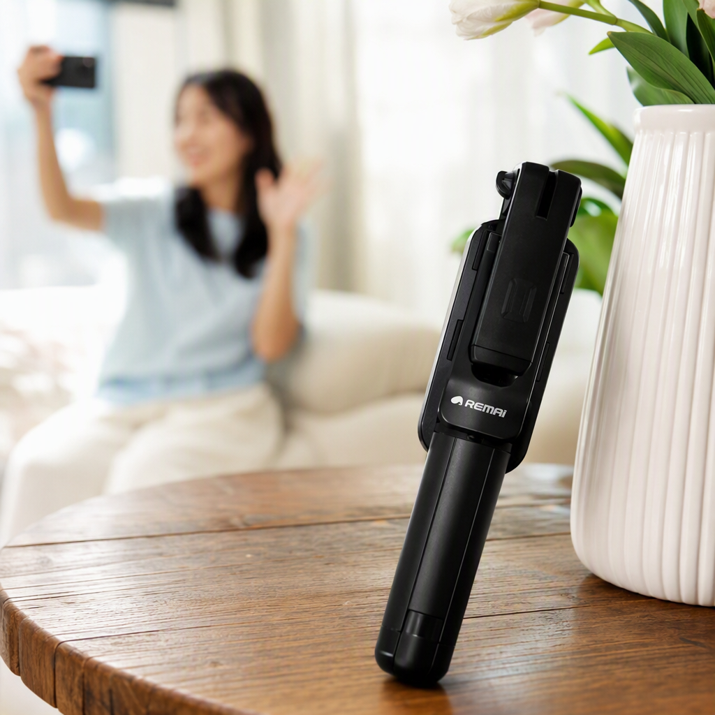 Portable black packaging box, selfie stick, multi-functional phone stand, portable photography wonder, trendy accessory details Picture