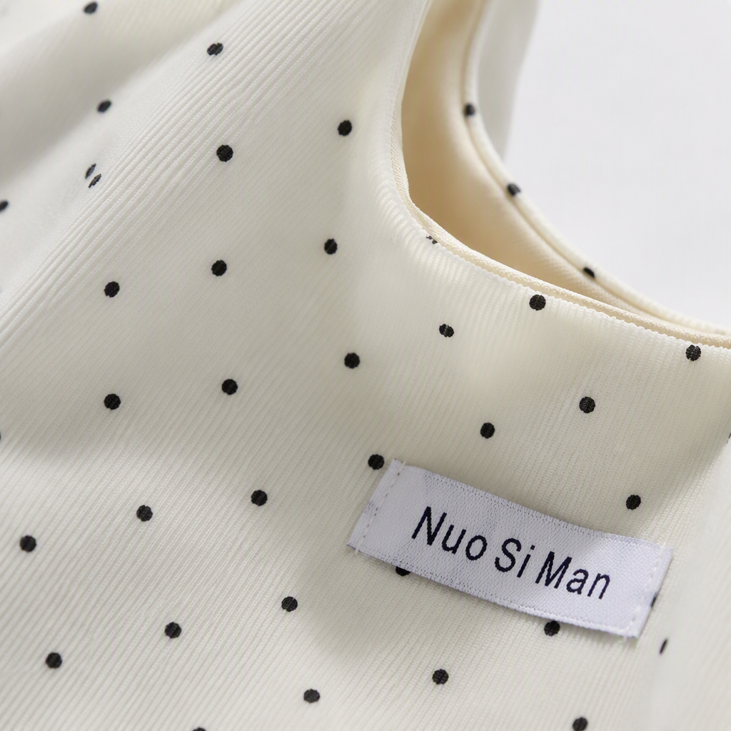 White polka dot tote bag, hand and shoulder, casual and versatile, large-capacity trendy women's bag, simple and fashionable shopping bag Application Scenario