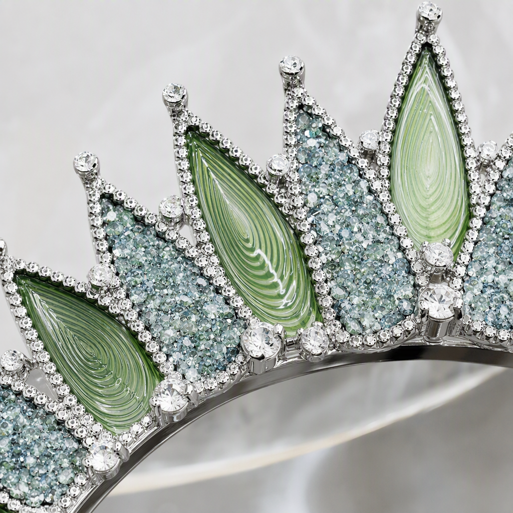 Fashionable green leaf diamond-encrusted crown ladies' headwear, elegant and refined hair accessory Application Scenario