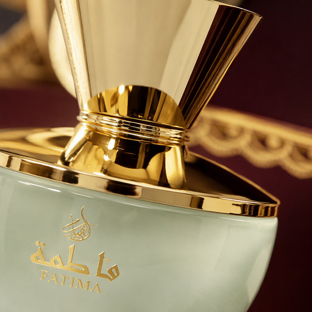 Perfume bottle wine, red packaging box, golden Arabic English FATIMA, light green glass bottle body, golden bottle cap, elegant fragrance gift box Application Scenario