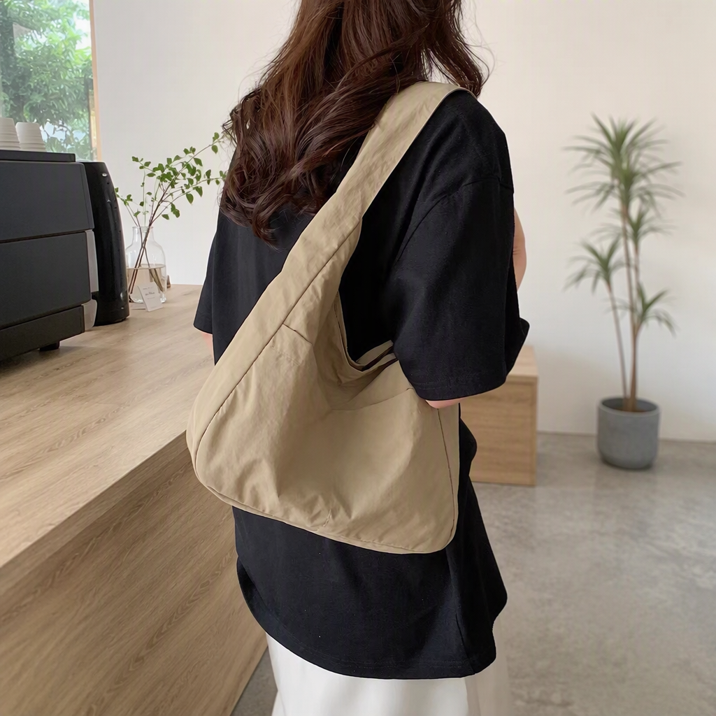Khaki crossbody bag, character style small waist bag, coin purse, hand-held stylish children's and girls' bag, fashionable and casual bag details Picture