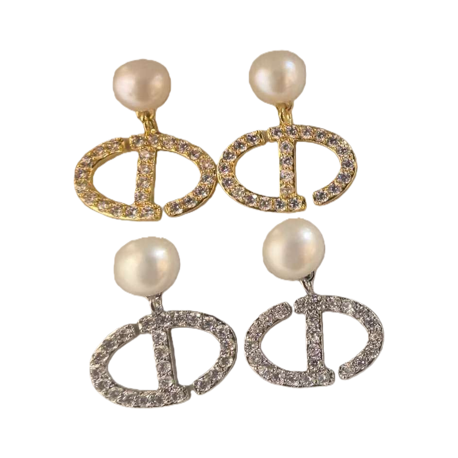 White jewelry box pearl and diamond earrings are fashionable, elegant and exquisite gift jewelry accessories Item Picture
