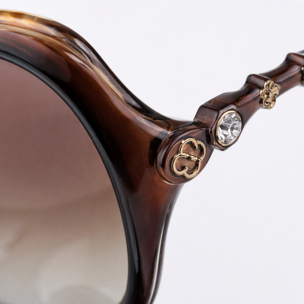 Fashionable and retro brown tortoiseshell pattern polarized sunglasses, unisex UV protection sunglasses, a trendy style Application Scenario
