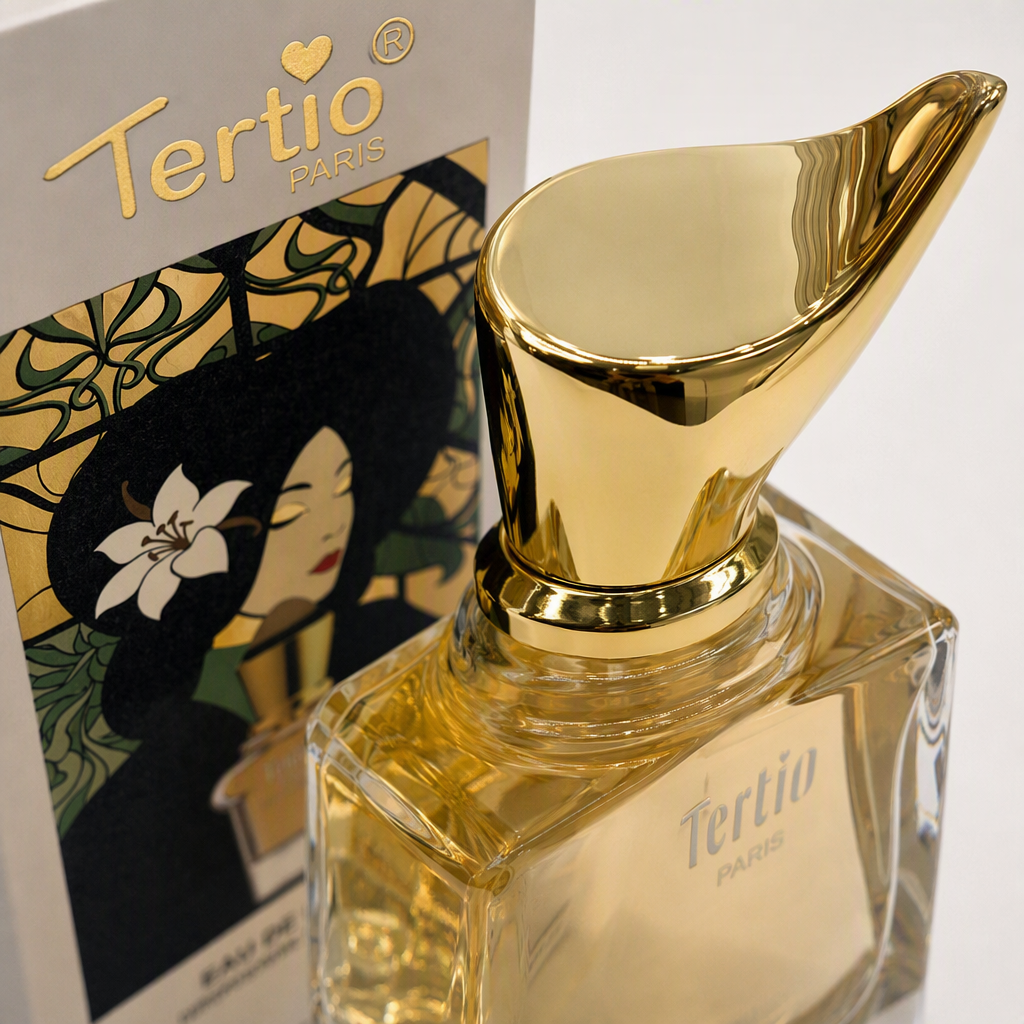 Fashionable white packaging box, exquisite perfume bottle, simple and elegant, high-end gift box packaging, suitable for gift display Application Scenario