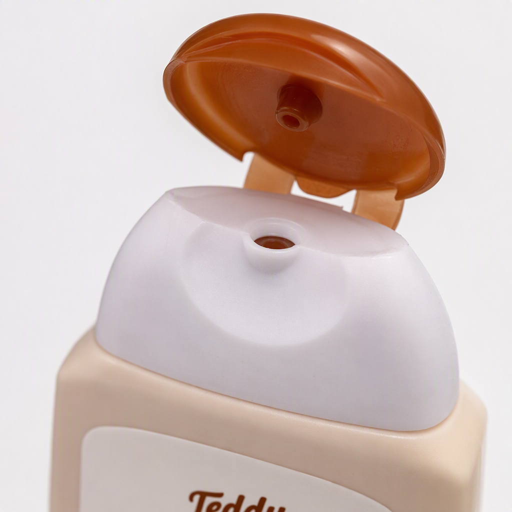Teddy Island Hydrating Baby Lotion with a beige bottle and a white-brown cap gently moisturizes your baby's skin Application Scenario