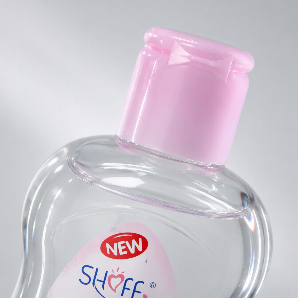 Baby moisturizing oil, transparent plastic bottle, pink cap, soft and moisturizing, suitable for newborn care, comfortable experience Application Scenario