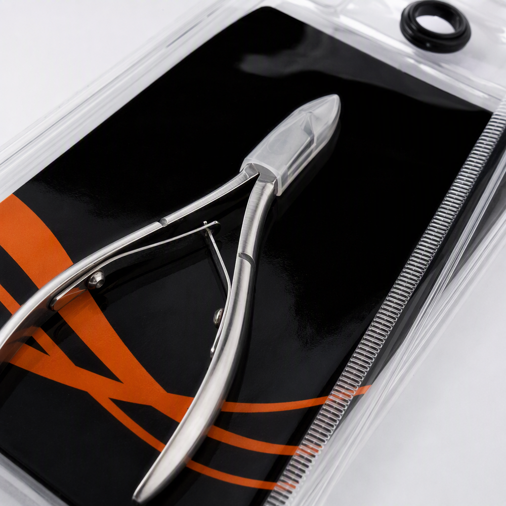 Fashionable metal nail trimming tools, portable nail clippers for manicure, trimming and shaping, silver style Application Scenario