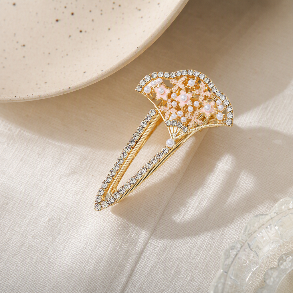 Luxurious golden diamond-encrusted fan-shaped hair clip, fashionable hair accessory, hairstyle decoration, hair clip, hair accessory for women details Picture