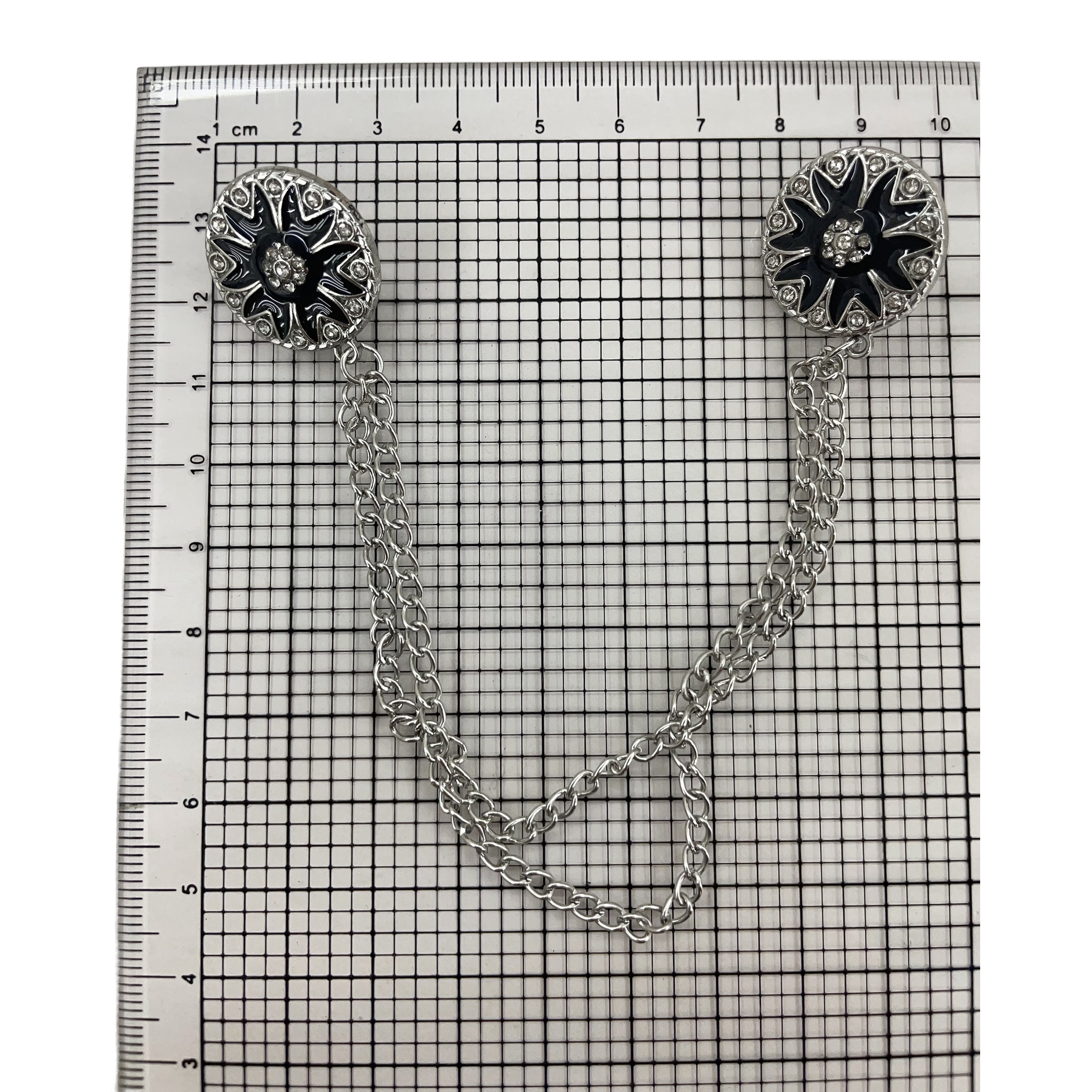 Fashionable silver chain with black background star-shaped decorative fasteners, trendy accessories, handcrafted DIY accessory materials, high-end new chain magnetic buckle silk scarf shawl, fixed pants to shorten, strong magnetic magic tool cufflinks, T-shirt to shorten, butterfly Item Picture