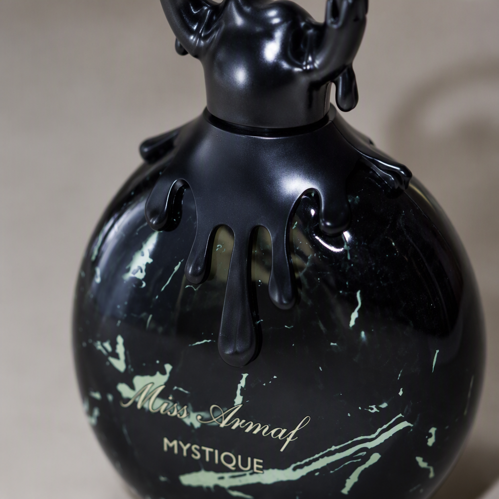 العطر الخاص بالسيدة العطرية هو العطر الذي يدوم لمدة طويلة، والعطر الذي تضعه السيدة العطور details Picture