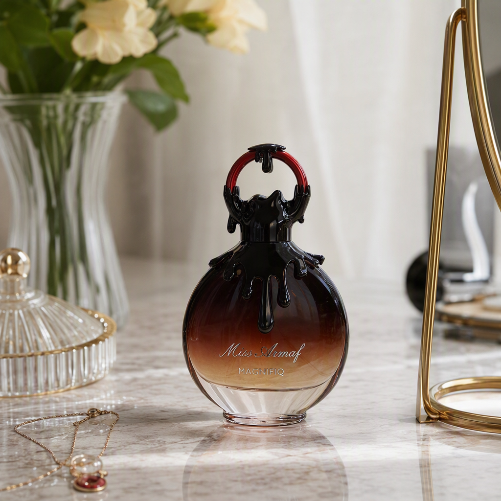إن عطر السيدة النتنة هو عطر دائم وأنيق Item Picture
